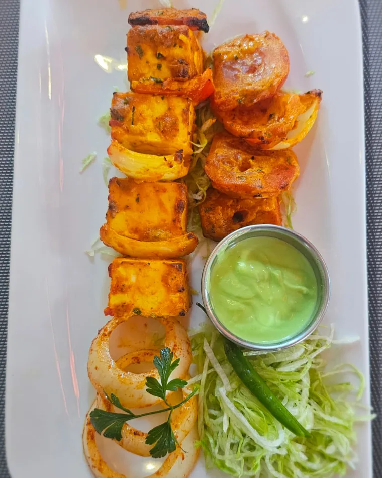 Paneer tikka with mint chutney from the Masalas restaurant kitchen in Berlin-Köpenick